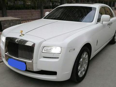 第一次驾驶老板的劳斯莱斯古思特，司机坦言既欣喜又害怕