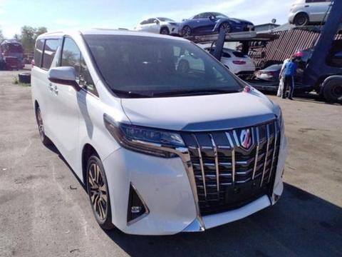 老板花119万元从港口提辆丰田阿尔法，没买奔驰缘由车厢内可见