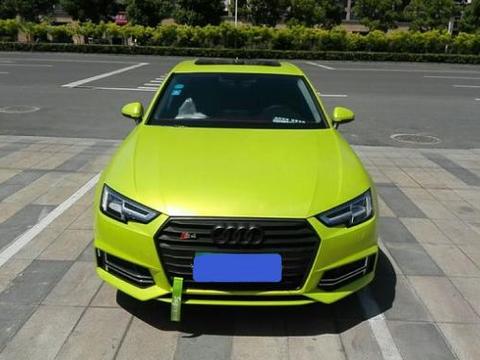 小伙花32万元买一辆全新奥迪A4L，贴上车膜后直呼比奔驰还抢眼