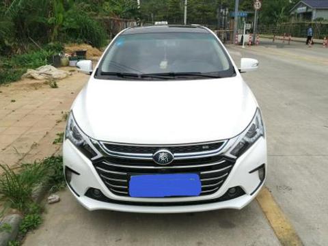 小伙花15万元买一辆比亚迪秦，停在路边后懂车的车友说出了实话