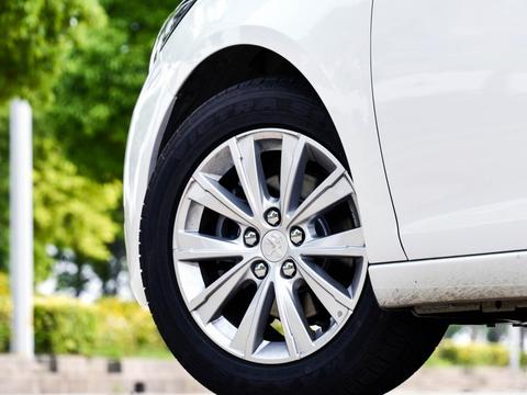 上市狂卖上万台 内饰比大众惊艳十倍 如今价格狂降 9万没人要