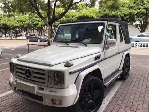 路上偶遇一辆敞篷版奔驰G500：比普通版贵200万，全球限量203台
