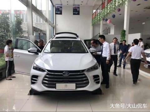 全新比亚迪唐白色实车到店, 龙颜大怒令销售人员折服