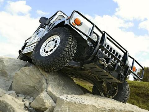 秒杀悍马的陆地航母 150万的第三代猛士岂止是霸气