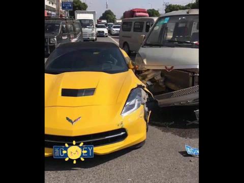 五菱碰到了雪佛兰科尔维特超跑上