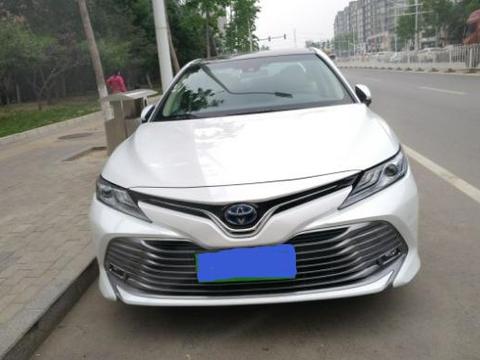 90后小伙花26万元买辆丰田凯美瑞，坦言这是新婚后的第一辆车