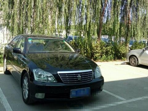 10年前的皇冠为什么敢卖50万，看看这些配置就知道了