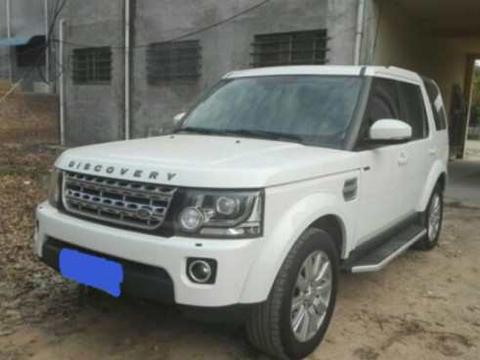 小伙获得赔款立即提百万路虎，停在村口超霸气！