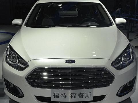 还不会半坡起步? 可以选福特福睿斯