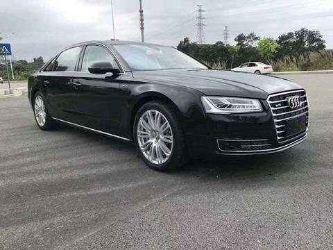 全新A8L落地价228万，如今售价40万，4座豪华版顶配全新车况