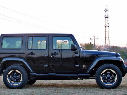 真男人竟是要开越野，最纯粹的越野车只有jeep牧马人