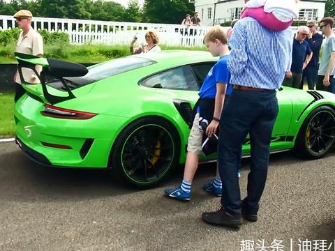 2台世界神车现身聚会，却被这台车抢镜，网友：全球只有1台