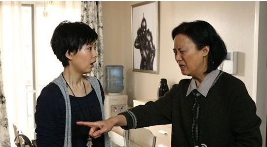 婆婆拆迁分到两套房子,偏心全给小儿子家,大儿