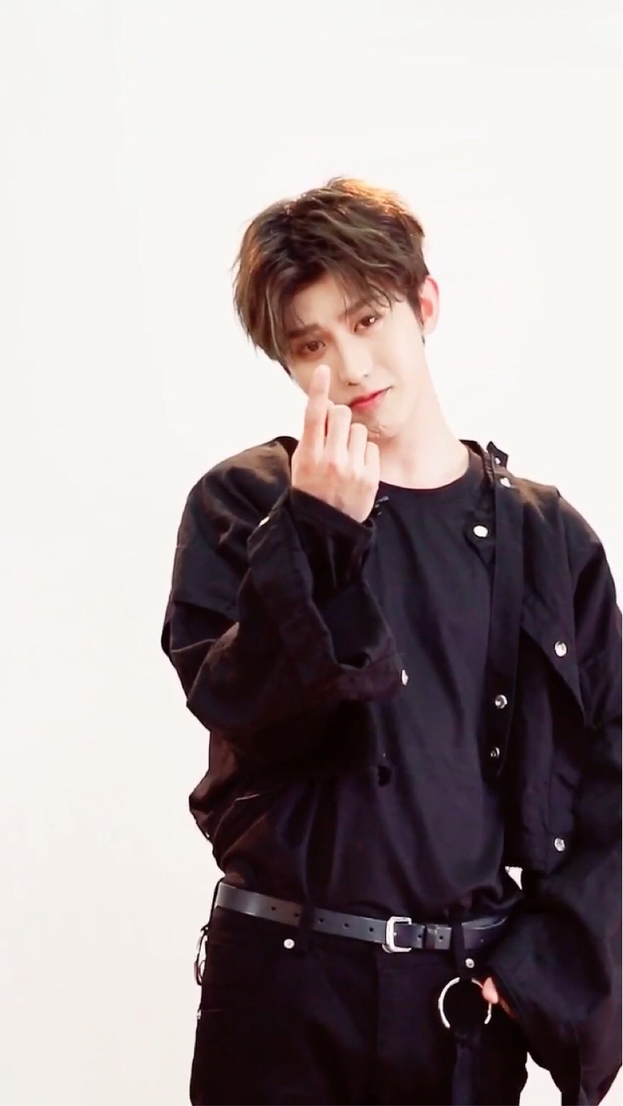 蔡徐坤动态高清壁纸来一波!喜欢就点赞 转发哟