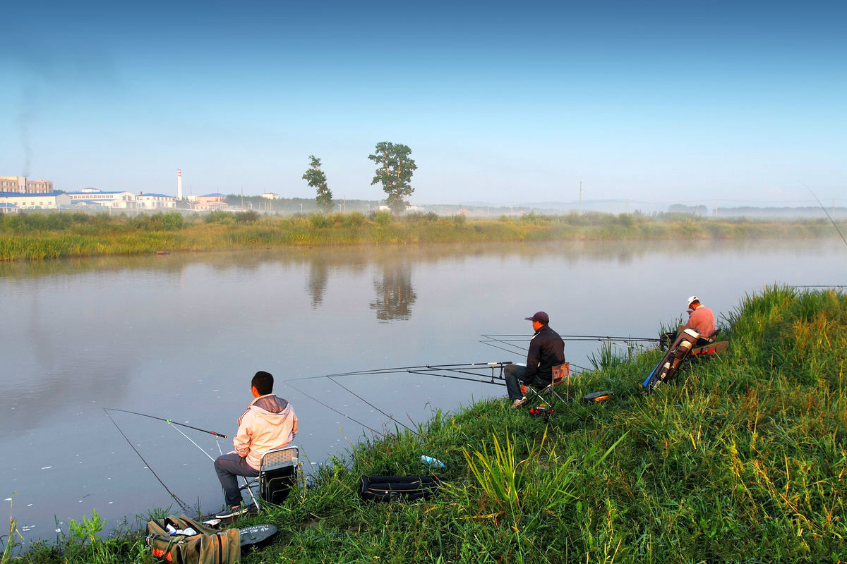 夏天钓鱼要借风,浅谈不同风向对垂钓的影响