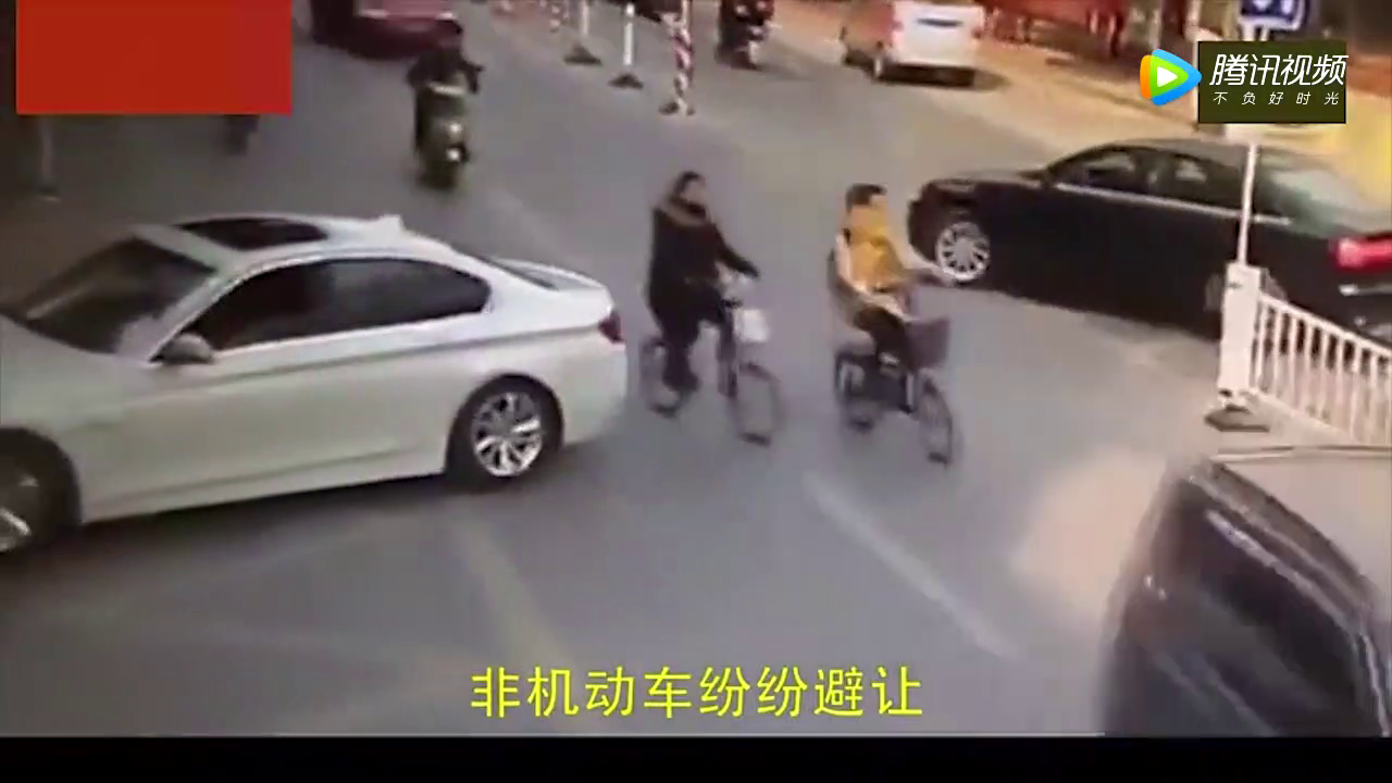 宝马倒车撞到出租车，下车后还殴打出租司机，最后却懵