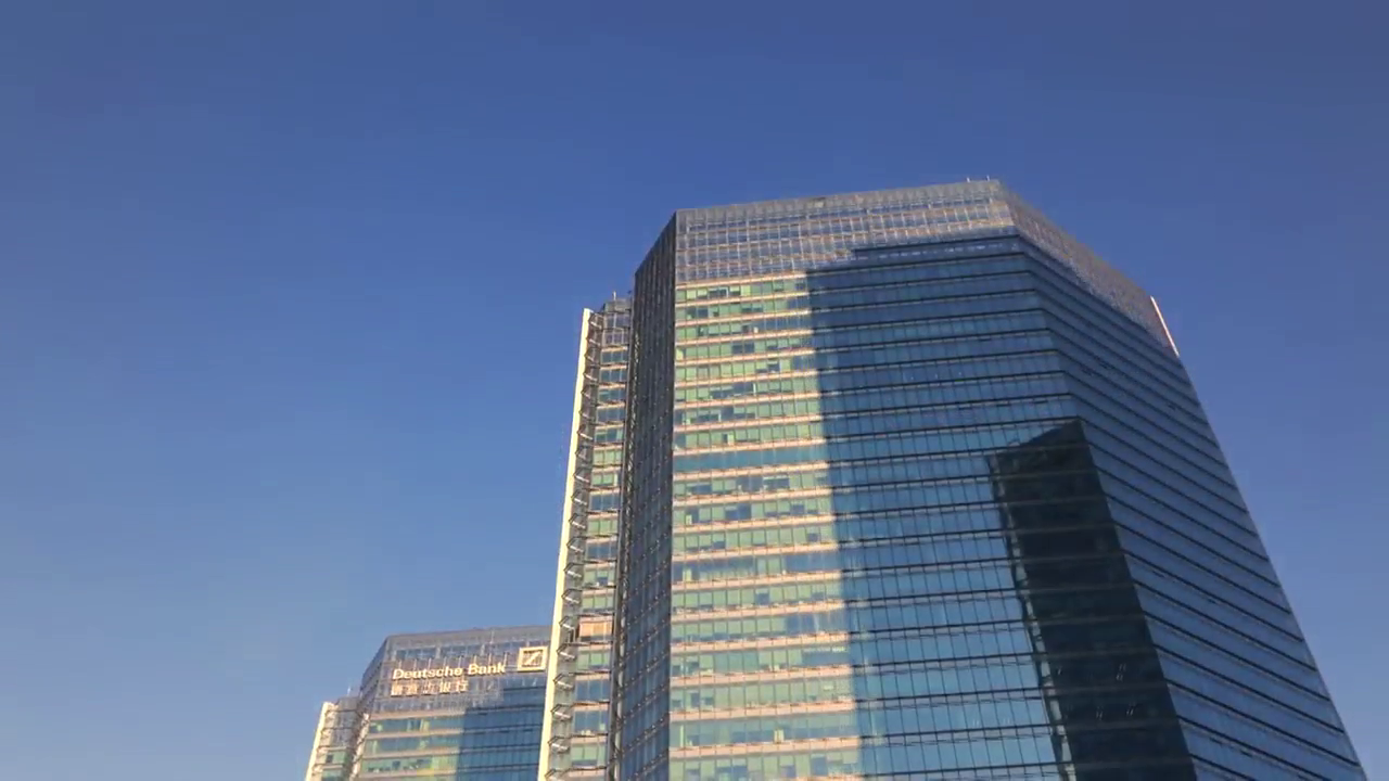 早安汽车-巴黎车展上的脑洞神车-10月10日