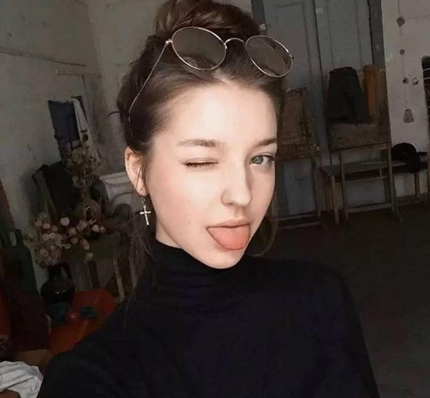 俄罗斯美女在网络上发了几张照片, 瞬间就成了韩国网红
