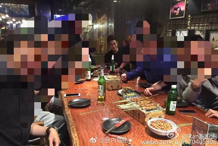 坤音四子岳岳,岳明辉以前曾经脚踏两只船