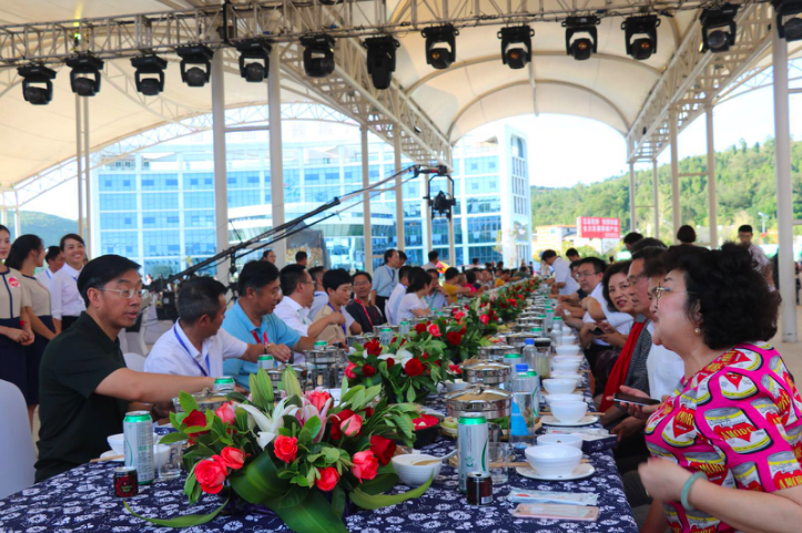 遵义辣博会：国际火锅原材料采购商大会举行 现场签约32.8亿元