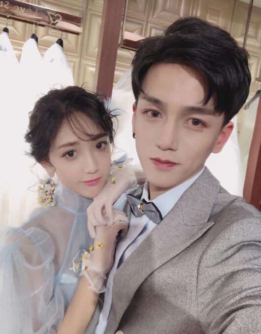 住着城堡的抖音小仙女临界十缨 与男友罗西被