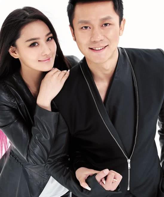 张馨予军婚后,卓伟都不敢再偷拍她,只因为何捷的军衔。