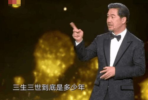 颁奖礼上张国立的一个问题,让杨幂尴尬捂脸,网