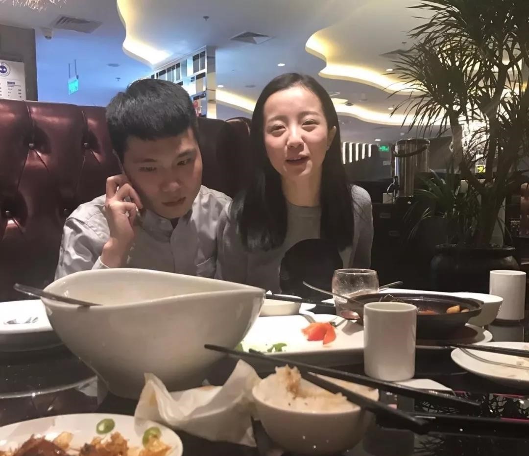 抖音莉哥不化妆没法看?看到快手吃货一姐猫妹