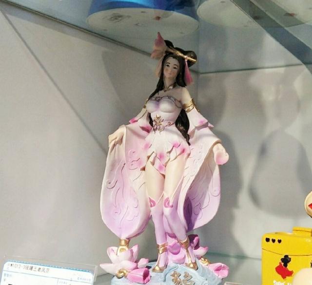 ๐ๆๅ ็่
่ฃ่ๅฐ็ฑ,ๆๅ็่
่ฃ่ๅฐ็ฑ ็่
่ฃ่ไธ็ธๅคฉ็็ฉๅ
ทๅจ่พน,ๆธธๆๅ็ป้ซ้ขๅผ,็ฐๅฎไธญ็้ญๆงๆๅ