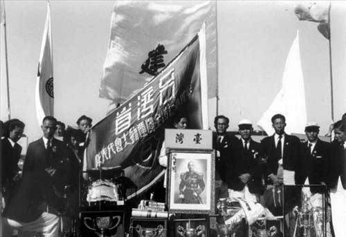 老照片: 监狱里的斯大林, 普京与里根的特别会面