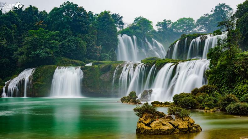 中越边境有个大瀑布,游客不用办护照,就可以去
