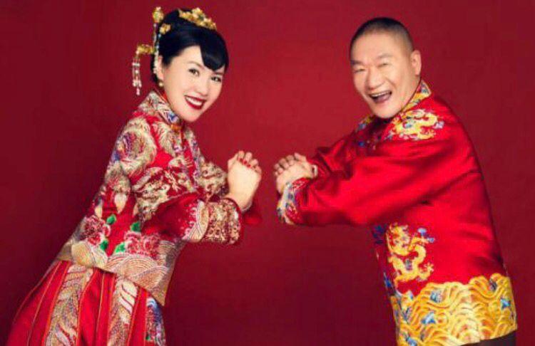 55岁谢东大婚，上百明星祝贺，侯耀华人不到礼到