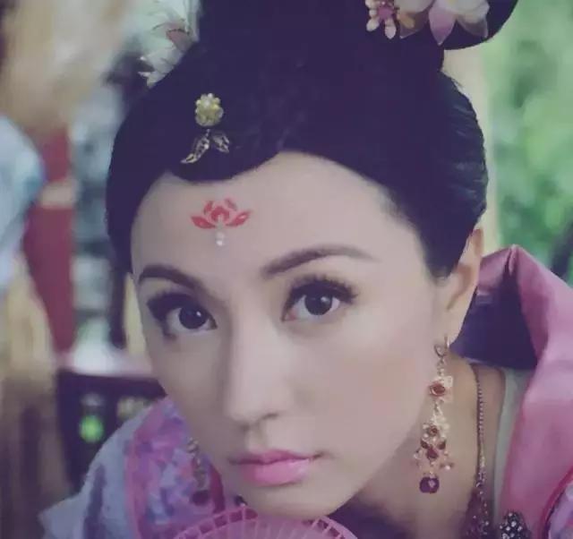 最讨厌男生说谎的她,是刘诗诗的最美伴娘却总