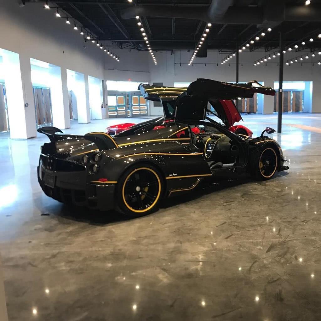 火箭队老板给儿子买帕加尼,身家十几亿美元,一