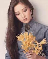 因便秘离婚，被前夫侮辱半辈子，患上抑郁症，如今64岁坚持不婚