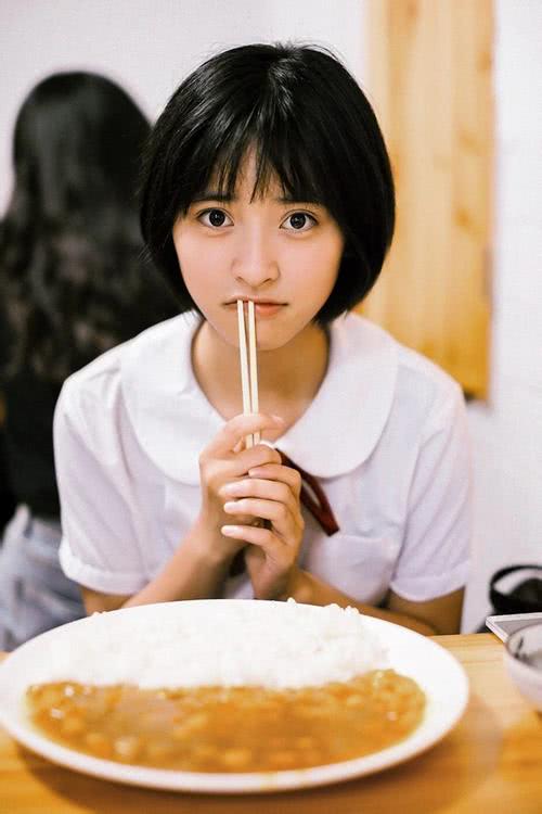 沈月兼具青春气息温柔气质 网剧走红突破自我