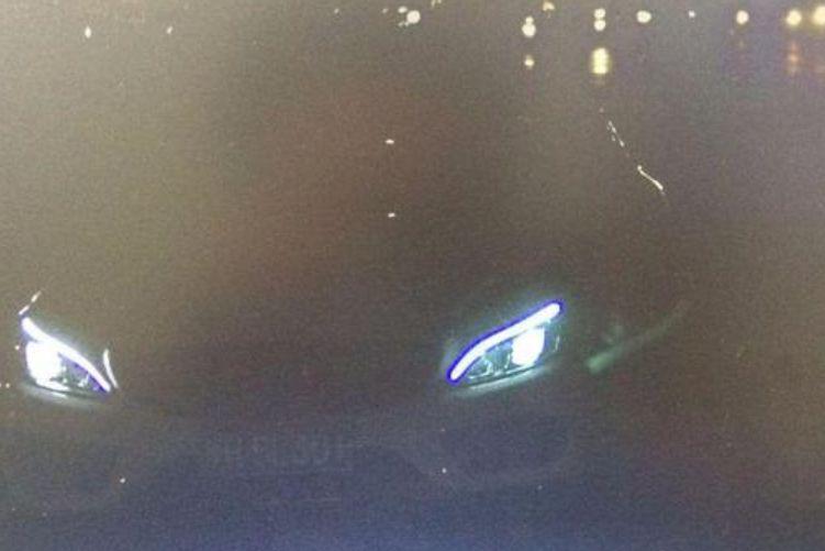 生死时速！奔驰C200定速巡航失控，时速120狂奔闯收费站...