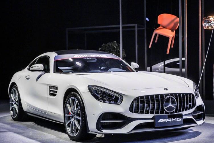 这辆不到200万奔驰超跑比保时捷都快 帅气外形法拉利都没得比