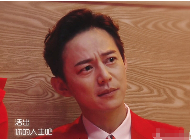 何炅发微博澄清没有和孟美岐手牵手 堪称年度