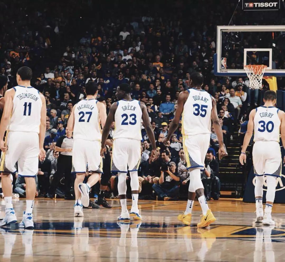 金州勇士客场挑战迈阿密热火东部豪强激战西部劲旅一触即发