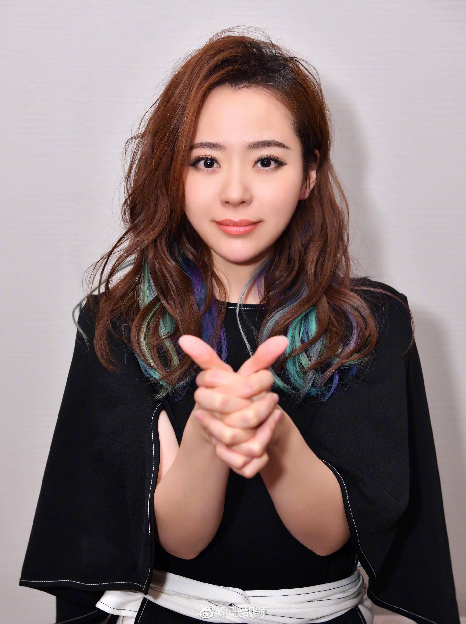 李宇春春风得意，何洁张靓颖情场失意，昔日超女谁活得最惬意?