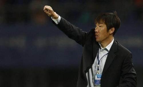 又当官又当教练, 领两份工资? 高洪波又长能耐