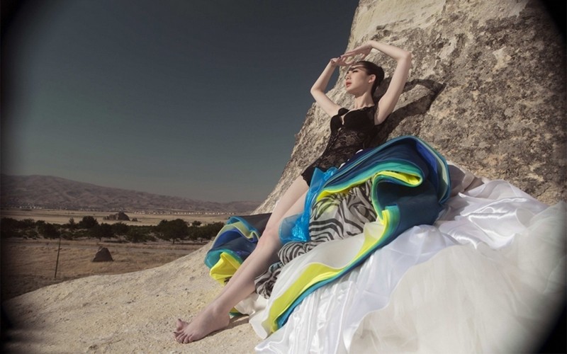 戚薇工作室手动ps小老板照片,穿越成表情包的