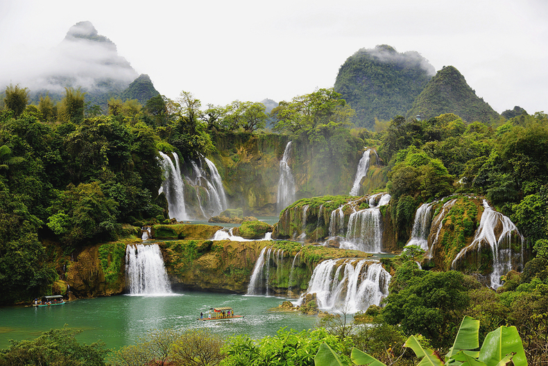 中越边境有个大瀑布,游客不用办护照,就可以去