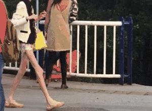 内涵段子:穿裙子的美女们,施工队善意的提醒一定要听