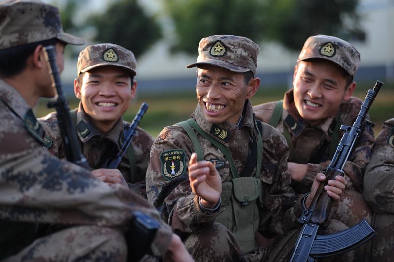 2018年三期士官,选择转业还是继续服役,有人说