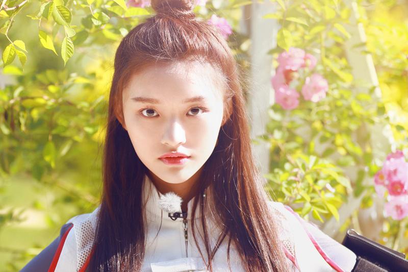 林允小号自爆花钱请摄影师拍机场照片,网友:那