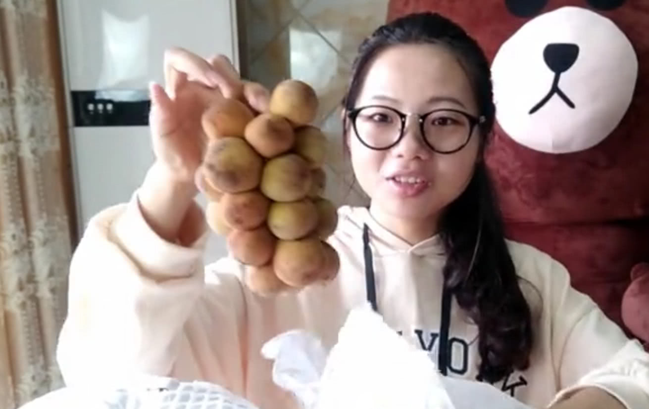 试吃罕见水果龙宫果瞬间感觉21年的水果都白