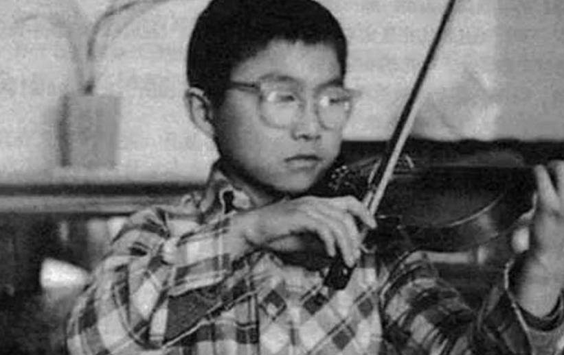 11位名人明星儿时罕见照片,有多少能分辨出来