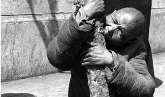 皮为生,却能让秦叔宝向他下跪,李渊和他称兄道